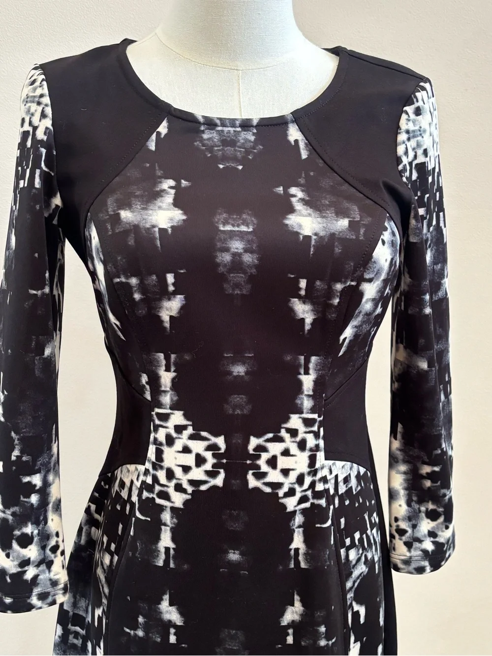 Yoana Baraschi Black White Abstract Sheath Dress Size 4 Career Cocktail